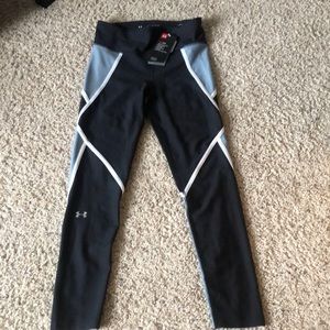 New with tags under Armour black and blue leggings size S